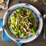 Salade tiède de choux de Bruxelles aux lardons et pommes, vinaigrette au cidre de glace