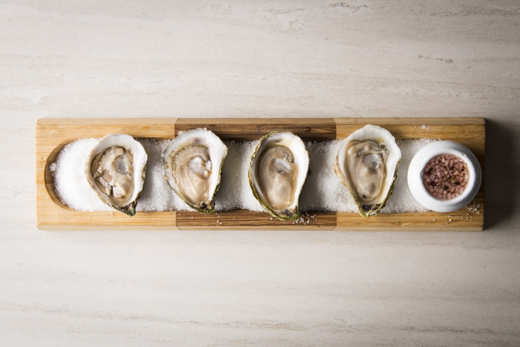 Huîtres fraîches avec mignonette au cidre pétillant